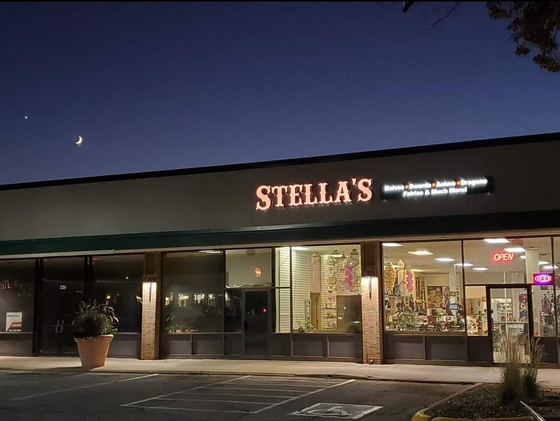 Stella's Logo