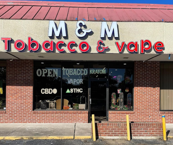 M & M Tobacco & Vape Logo