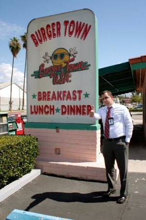 Burgertown USA - Redlands Logo