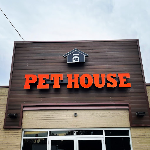 PET HOUSE - Flint Logo