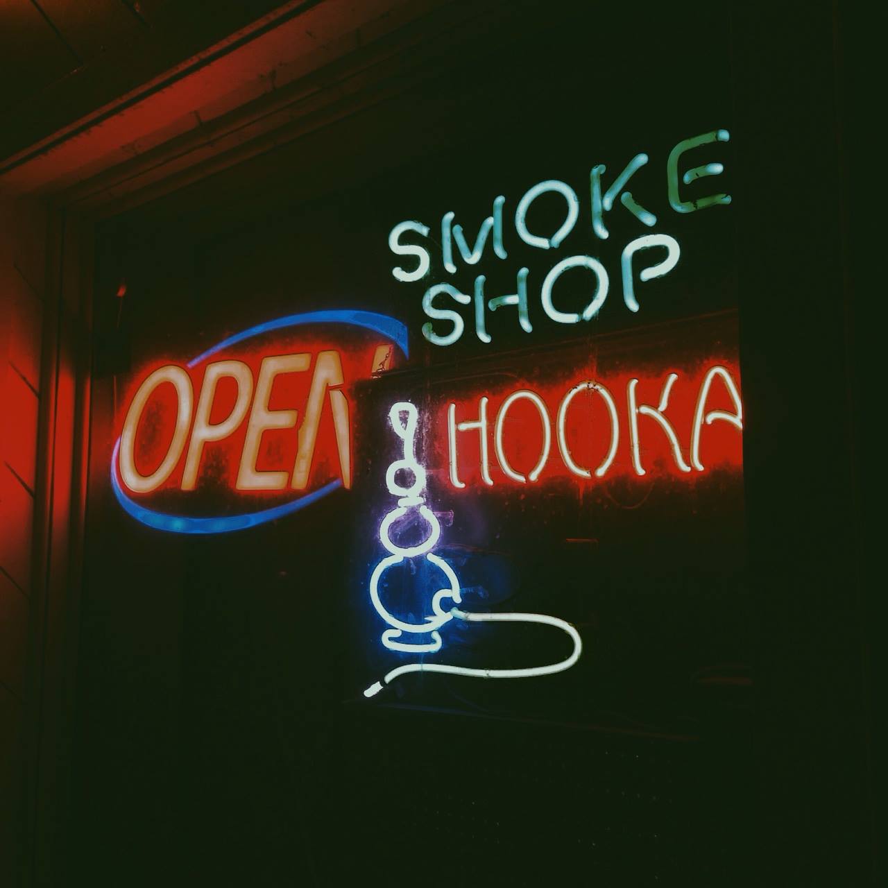 Hallandale Smoke Shop and Vape Logo