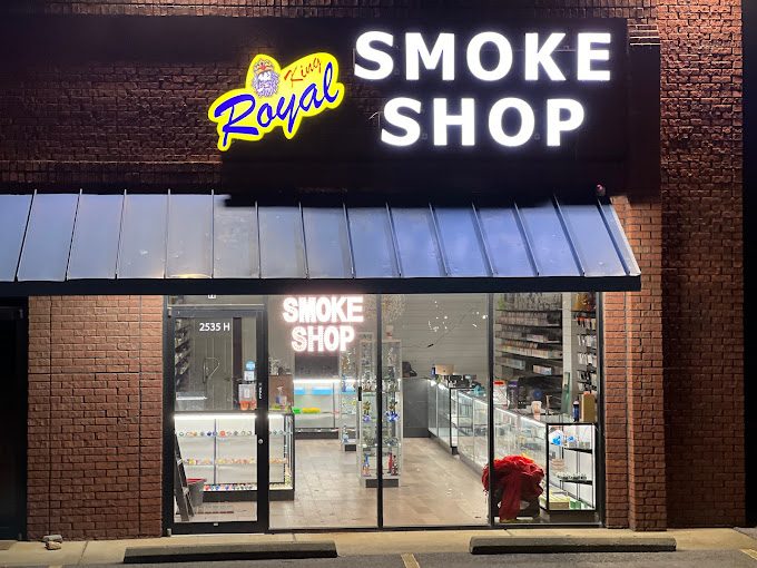 Royal King Smoke Shop Logo