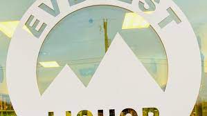 Everest Liquor-University Blvd Logo