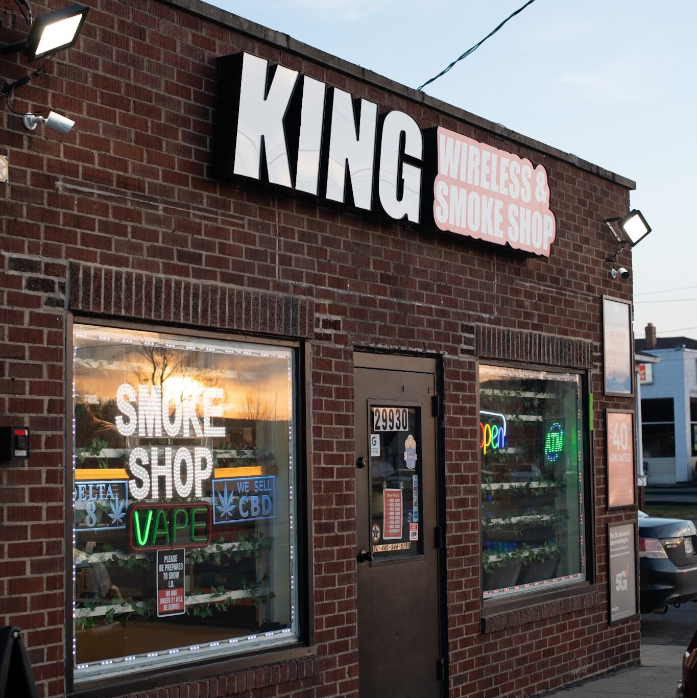 King Wireless & Smoke Shop Logo