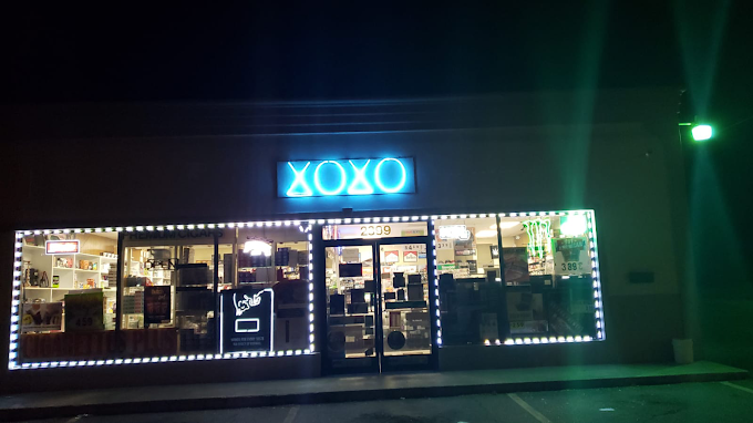 XOXO tobacco Cbd and Vape Logo