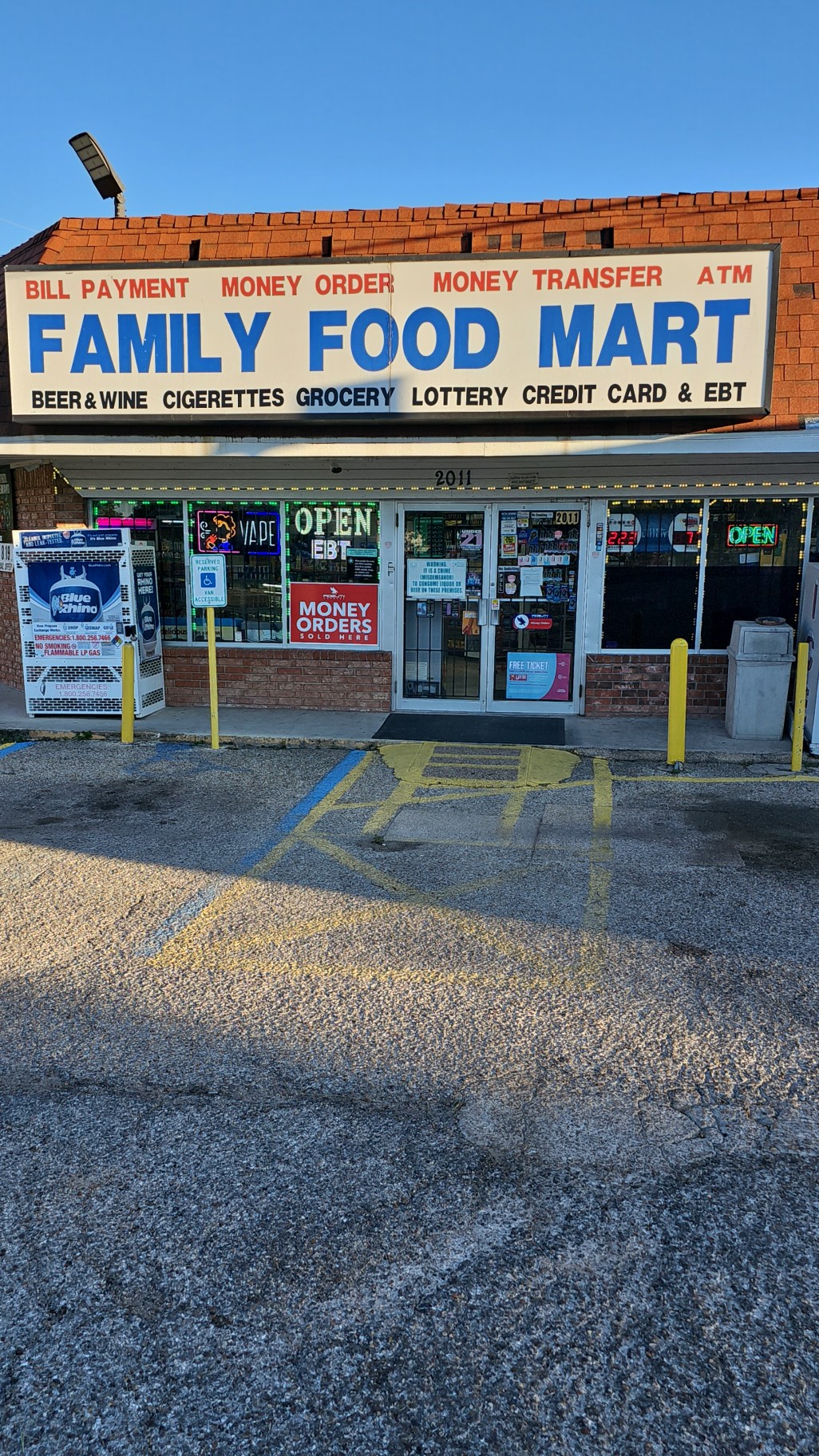 Family Food Mart  Logo