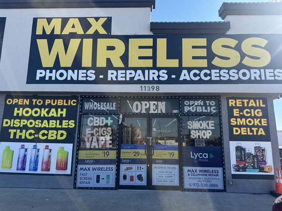 Max Wireless & Phone Repair Logo